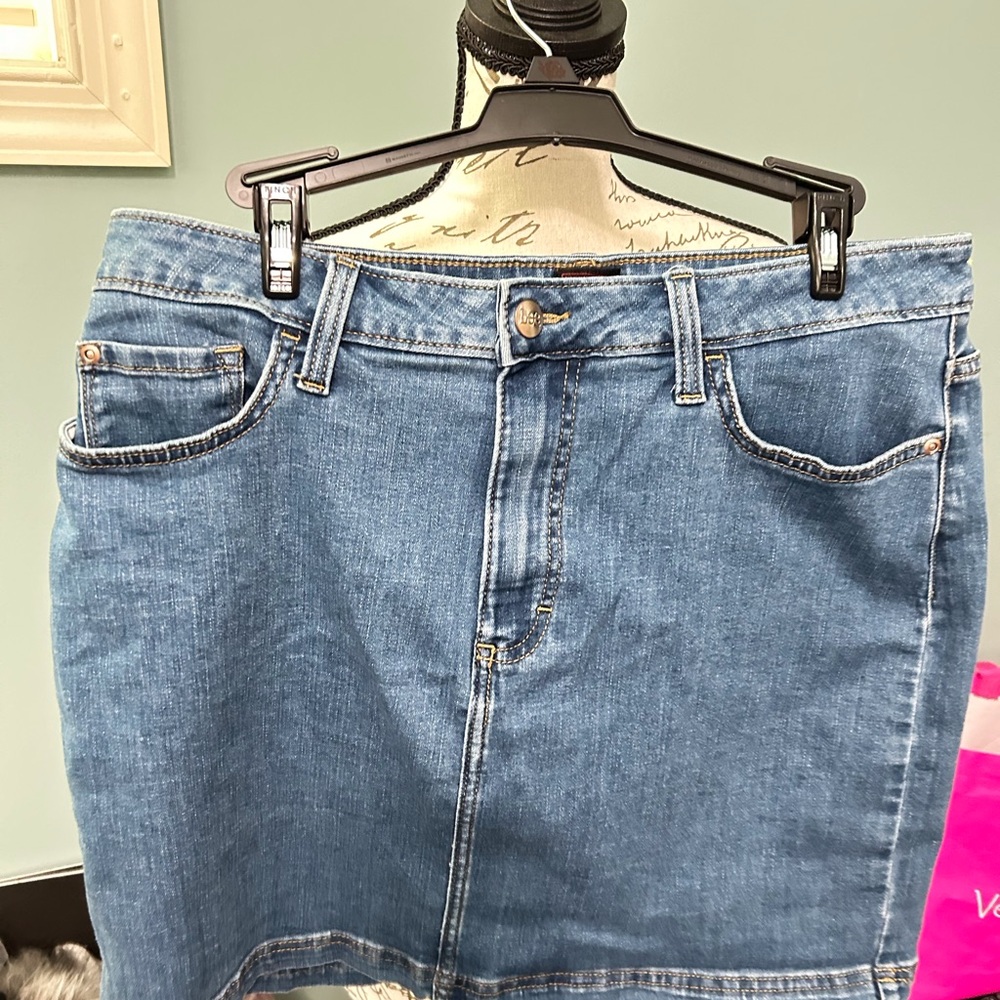 Women’s plus Lee jean skirt 14 M w/ blue insert